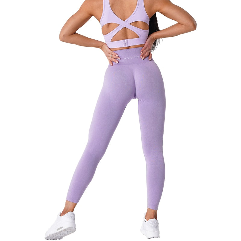 SEXY BOTTOMS WITH HIP-LIFTING FABRIC.